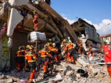 Σεισμός στην Τουρκία: Επιχείρηση της ΕΜΑΚ στα ερείπια της Αντιόχειας - Άκουσαν φωνές επιζώντων 132 ώρες μετά τον σεισμό