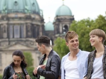 Στο Βερολίνο αν είσαι νέος σε πληρώνουν για να κάνεις κλάμπινγκ