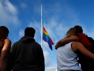 Η βία κατά των ΛΟΑΤΚΙ+ στην Ευρώπη φτάνει σε υψηλό δεκαετίας, σύμφωνα με έκθεση
