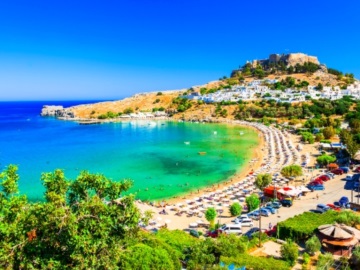 DW: Μεγαλύτερη από ποτέ η ζήτηση για διακοπές στα ελληνικά νησιά - κατά 70% ήδη κλεισμένα