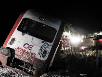 Τραγωδία στα Τέμπη: Πληροφορίες για 15 νεκρούς και 60 τραυματίες από την σύγκρουση των τρένων 