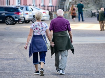500 επιπλέον βήματα τη μέρα μειώνουν κατά 14% τον κίνδυνο καρδιακού σε ηλικιωμένους