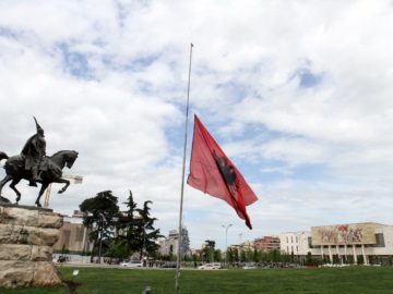 Αλβανία: Η Κυριακή, ημέρα εθνικού πένθους και τιμής, στα θύματα της τραγωδίας στην Ελλάδα