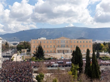 ΒΒC: Η τραγωδία στα Τέμπη αλλάζει το πολιτικό κλίμα στην Ελλάδα
