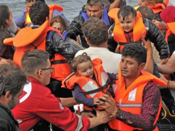 Συναγερμός στην Ιταλία για 1.000 μετανάστες - Βρίσκονται σε 3 πλεούμενα που κινδυνεύουν να βυθιστούν