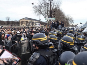 310 συλλήψεις στη Γαλλία στις διαδηλώσεις για το συνταξιοδοτικό