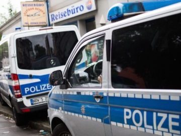 Στη Γερμανία επιδρομή της αστυνομίας σε σπίτια υπόπτων της οργάνωσης &quot;Πολίτες του Ράιχ&quot; - Ένας αστυνομικός τραυματίας