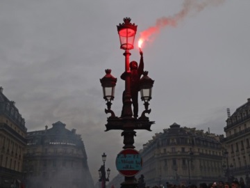 Διαδηλώσεις συγκλονίζουν τη Γαλλία - Συνάντηση με την αντιπολίτευση θα έχει η πρωθυπουργός