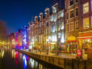 Το Αμστερνταμ καλεί τους Βρετανούς που αναζητούν ένα «ξέφρενο» Σαββατοκύριακο να μείνουν μακριά