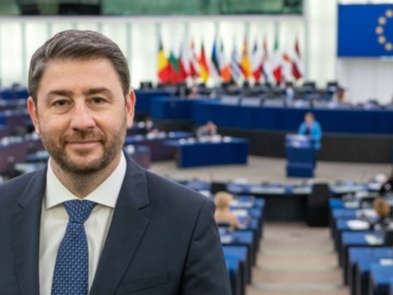 Παραιτήθηκε από την Ευρωβουλή ο Ανδρουλάκης – Ποιος πάει στη θέση του