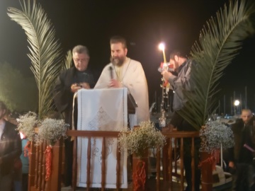 Μια ζεστή εορταστική ατμόσφαιρα και πλήθος κόσμου για το Χριστός Ανέστη σε όλες τις εκκλησίες της Αίγινας