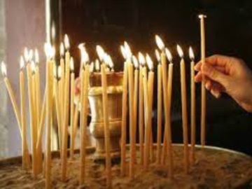 Σέρρες: Ιερέας σταμάτησε τη λειτουργία για να κάνει μαλάξεις σε πιστό – Σώθηκε με απινιδωτή απόδιπλανό χωριό 