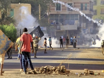 Χάος στο Σουδάν: ”Βρισκόμαστε στην καρδιά της μάχης, είναι δύσκολα τα πράγματα” λέει ο εγκλωβισμένος Μητροπολίτης Νουβίας, Σάββας