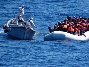 Επιχείρηση διάσωσης μεταναστών στο Μεσσηνιακό κόλπο – 50 διασωθέντες και πληροφορίες για έναν νεκρό