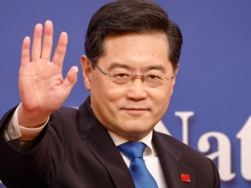 Η Κίνα δεν θα κάνει «καμία παραχώρηση», διαμηνύει ο ΥΠΕΞ Τσιν Γκανγκ