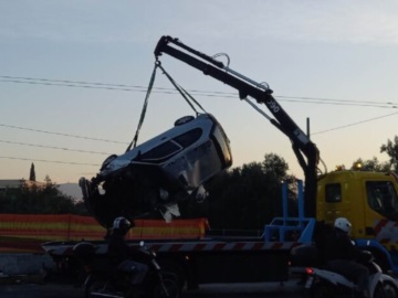 Σοβαρό τροχαίο στην Πέτρου Ράλλη – Αναποδογύρισε αυτοκίνητο και έπεσε στο αντίθετο ρεύμα