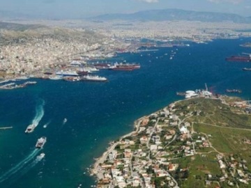 Σαλαμίνα: Άνοιξε ο δίαυλος του Ναυστάθμου για τα εμπορικά πλοία μετά από παρέμβαση της ΕΕΝΜΑ