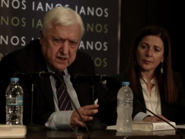 O Αλέκος Παπαδόπουλος κρούει τον κώδωνα του κινδύνου: Να σταματήσει το success story