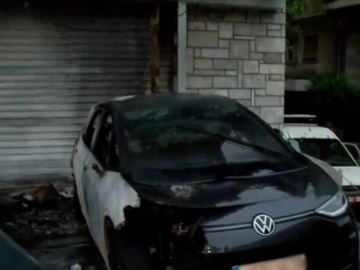 Σοβαρές ζημιές σε 7 ΙΧ αυτοκίνητα από φωτιά σε εταιρεία στη Λ. Αλεξάνδρας – Εξετάζεται το ενδεχόμενο εμπρησμού