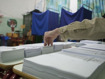 Πέντε συλλήψεις για απόπειρα εξαγοράς ψήφων στην Καρδίτσα – Είχαν στην κατοχή τους 197 Δελτία Ταυτότητας