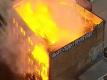 Μεγάλη πυρκαγιά σε επταώροφο κτίριο στο Σίδνεϊ - Επεκτείνεται σε γειτονικά κτίρια