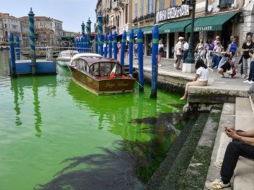 Βενετία: Το νερό στο Μεγάλο Κανάλι έγινε πράσινο - Έρευνες από τις αρχές