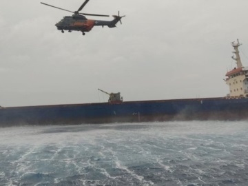 Αρνήθηκε την ελληνική βοήθεια το ένα από τα δύο πλοία που συγκρούστηκαν στη Χίο – ΒΙΝΤΕΟ από την επιχείρηση 