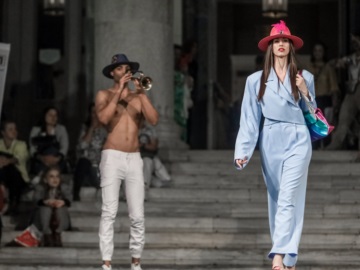 Βραδιά μόδας και λάμψης στον Πειραιά στο πλαίσιο των Ημερών Θάλασσας 2023
