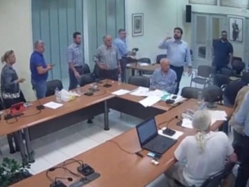 Χίος: Δημοτικός σύμβουλος κατέρρευσε την ώρα συνεδρίασης - Δεν υπήρχε διαθέσιμο ασθενοφόρο
