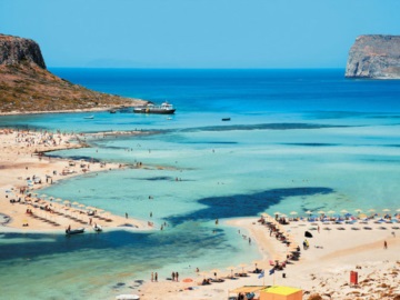Κρήτη: Οι αφίξεις είναι περισσότερες από το 2022 αλλά… Γιατί υπάρχει γκρίνια για τη φετινή τουριστική περίοδο;