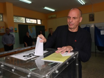 Αισιόδοξος ο Βαρουφάκης: Ψήφο-ψήφο θα πετύχουμε τον στόχο μας  