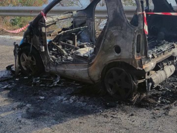 Πόρος: Αυτοκίνητο ΙΧ καταστράφηκε ολοσχερώς από πυρκαγιά στον περιφερειακό της Σφαιρίας 