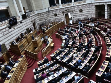 Επικοινωνία Τασούλα με τον νέο πρόεδρο της ΚΟ του ΣΥΡΙΖΑ για τη χωροταξία των κομμάτων στην Ολομέλεια