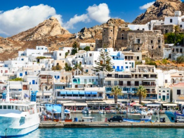 Zeit: Διακοπές στο Αιγαίο για λίγους- Οι λόγοι πίσω από το ακριβό ελληνικό καλοκαίρι