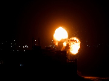 To Ισραήλ βομβαρδίζει τη Γάζα μετά τις εκτοξεύσεις ρουκετών από Παλαιστίνιους