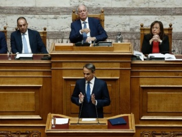 Βουλή - Μητσοτάκης: Αυξήσεις στο Δημόσιο από 1/1/2024 - Συνεχίζεται το Market Pass, καθιερώνεται Youth Pass 150 ευρώ