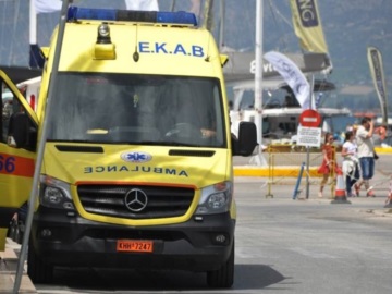 ΕΚΑΒ: Οι κίνδυνοι για τους τραυματίες στα νησιά από τα μεικτά πληρώματα στα ασθενοφόρα