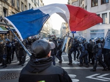 «Αστακός» η Γαλλία για την Ημέρα της Βαστίλης – Φόβοι για αναζωπύρωση των επεισοδίων