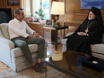 Με τον  Αρχιεπίσκοπο Αμερικής κ. Ελπιδοφόρο συναντήθηκε ο πρωθυπουργός Κυριάκος Μητσοτάκης