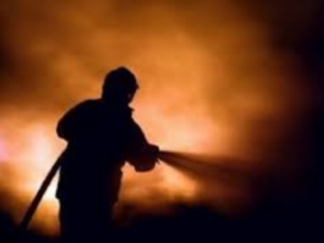 Δήμος Πειραιά: Συλλογή ειδών πρώτης ανάγκης για όσους βοηθούν στην αντιμετώπιση των πυρκαγιών