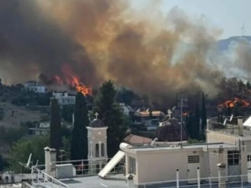 Ανεξέλεγκτες οι πυρκαγιές σε Ρόδο και Κάρυστο - Καίγονται σπίτια – Πλησιάζει σε σπίτια στη Θήβα – Οι εξελίξεις σε όλα τα μέτωπα (βίντεο)