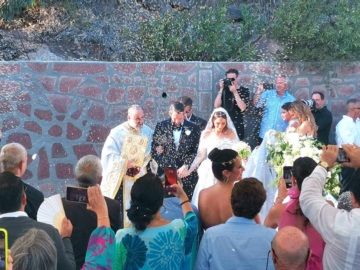 Παραμυθένιος γάμος της Ιφιγένειας Μαυροκορδάτου και του Σπύρου Σκληρού στον Πόρο (φωτογραφίες) 