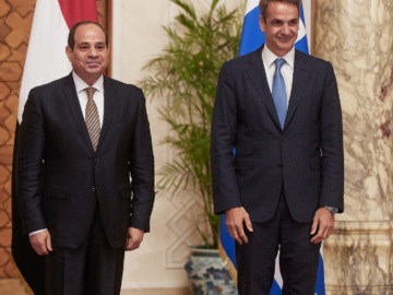 Στην Αίγυπτο ο Κ. Μητσοτάκης – Συνάντηση με τον πρόεδρο Αλ Σίσι