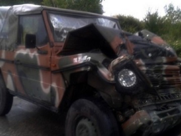 Στρατιωτικό τζίπ έπεσε σε δέντρο- Τραυματίστηκε ελαφρά ο οδηγός