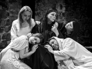 Παναγία Τήνου: Για πρώτη φορά θεατρική παράσταση στον αύλειο χώρο της Μεγαλόχαρης