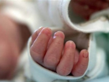 Κύκλωμα εμπορίας βρεφών στα Χανιά: Γέννησε δίδυμα στο νοσοκομείο παρένθετη μητέρα