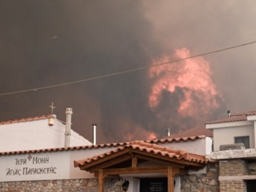 Πάρνηθα: Στον Εθνικό Δρυμό η φωτιά – Εντολή για εκκένωση στο Καζίνο – Αγνοείται ηλικιωμένος στη Χασιά
