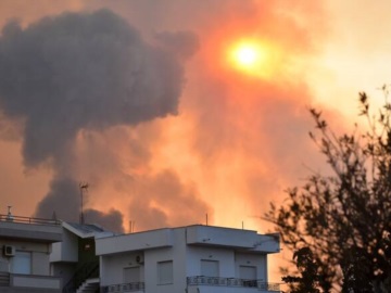 Εκκενώνεται η κοινότητα Αύρα στον Έβρο – Νέα φωτιά στη Λάρυμνα Λοκρίδας