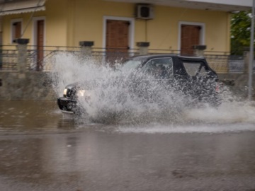 Κακοκαιρία Elias: Καταιγίδες και χαλάζι σε πολλές περιοχές, ελεγχόμενη η κατάσταση στη δυτική Θεσσαλία – Πώς θα κινηθεί σήμερα