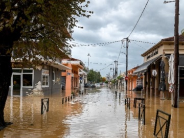 Βόλος: Συνεχίζονται τα έντονα πλημμυρικά φαινόμενα - Απροσπέλαστοι οι δρόμοι